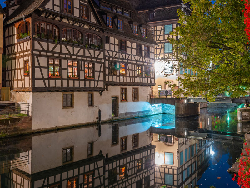 İzmir`den Direkt Hareket Görkemli Rüya Üçgeni Almanya - Fransa - İsviçre 3 Gece - SunExpress ile 27 Mayıs (Kurban Bayramı Özel) AT1293