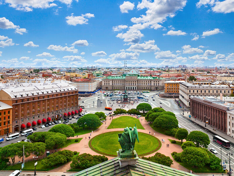 KRALİÇE: ST PETERSBURG PC (LED)