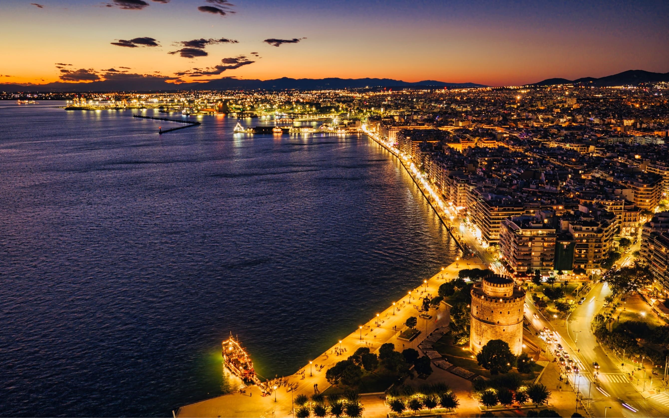 Otobüs İle Balkan Masalı (7 Gece - Tüm Çevre Gezileri ve Ekstra Turlar Dahil - Selanik Konaklama Farkıyla) İzmir Hareketli